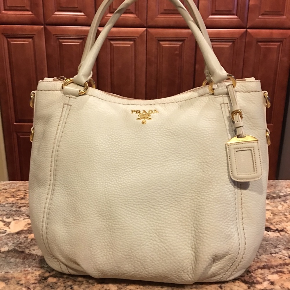 🚩SOLD🚩Authentic Prada tote, pebbled leather.